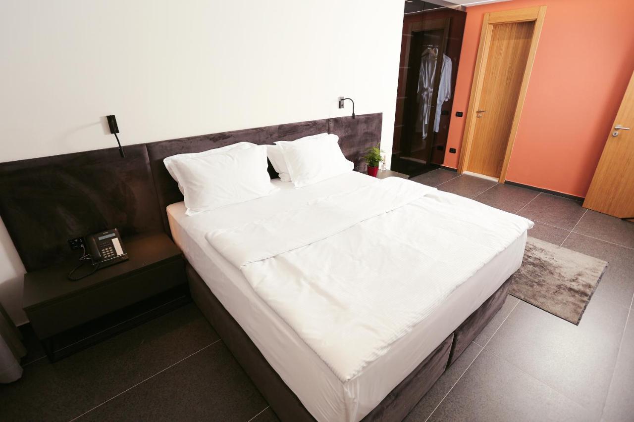 Hotel 12 Gjakova Εξωτερικό φωτογραφία